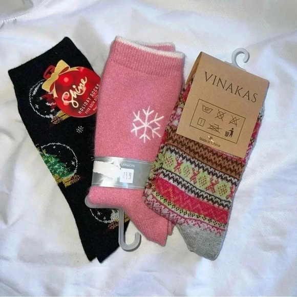 GAP Accessories - Women’s Pairs of Socks NWT Size 4-10 Angora Blend, Christmas, Winter Socks